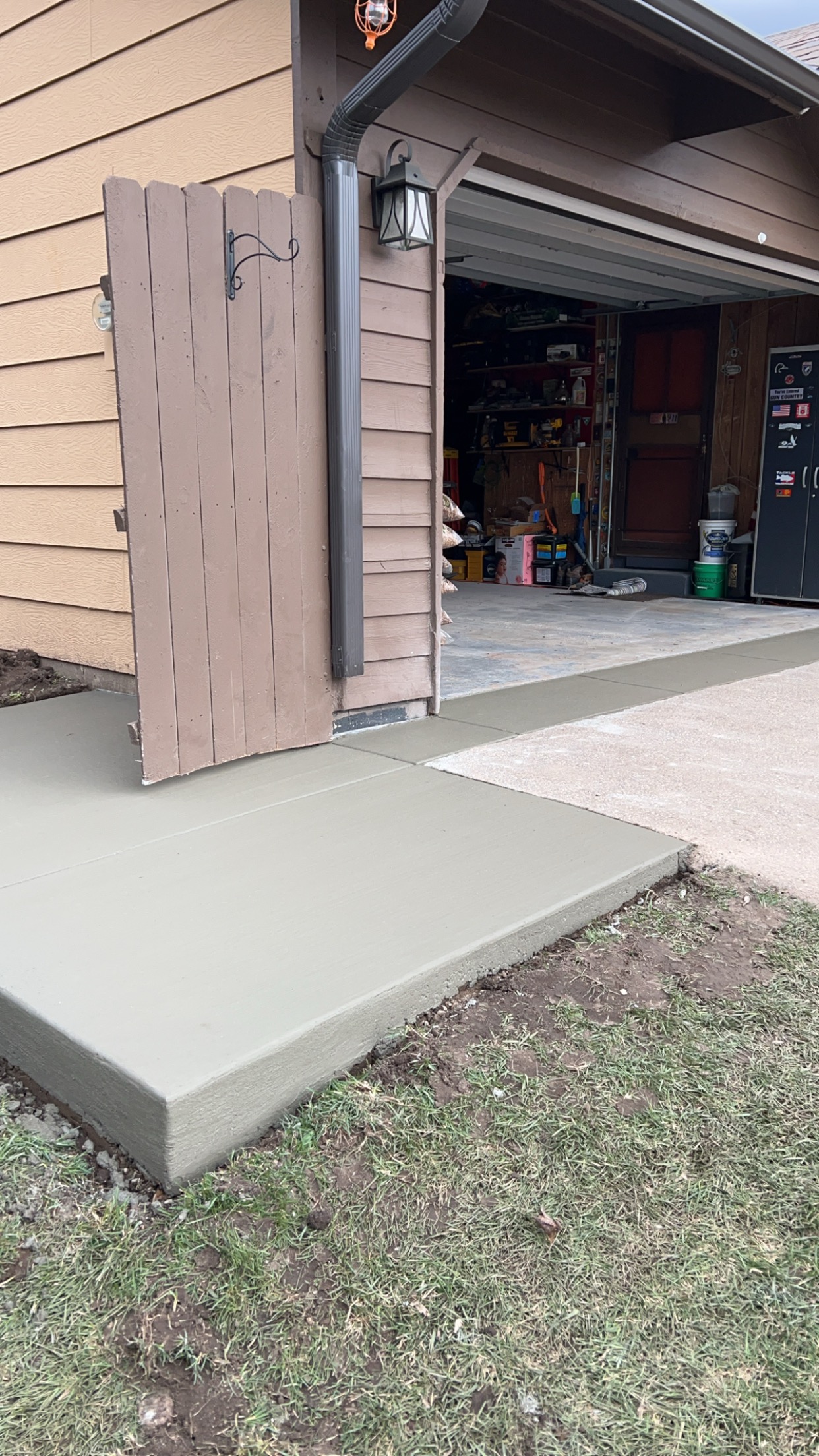 Apron pour